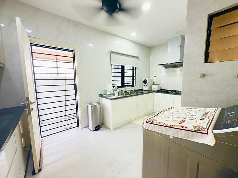 Taman Cahaya Alam untuk Untuk Dijual - RM 990,000, Mac 2026 - Kitchen - PropertyGuru.com.my