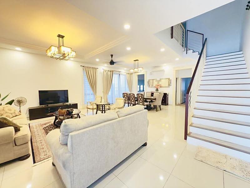 2-storey Terraced House for Sale in Taman Cahaya Alam (Shah Alam) - NORFADILAH ZAINUDDIN - Living Room - PropertyGuru.com.my