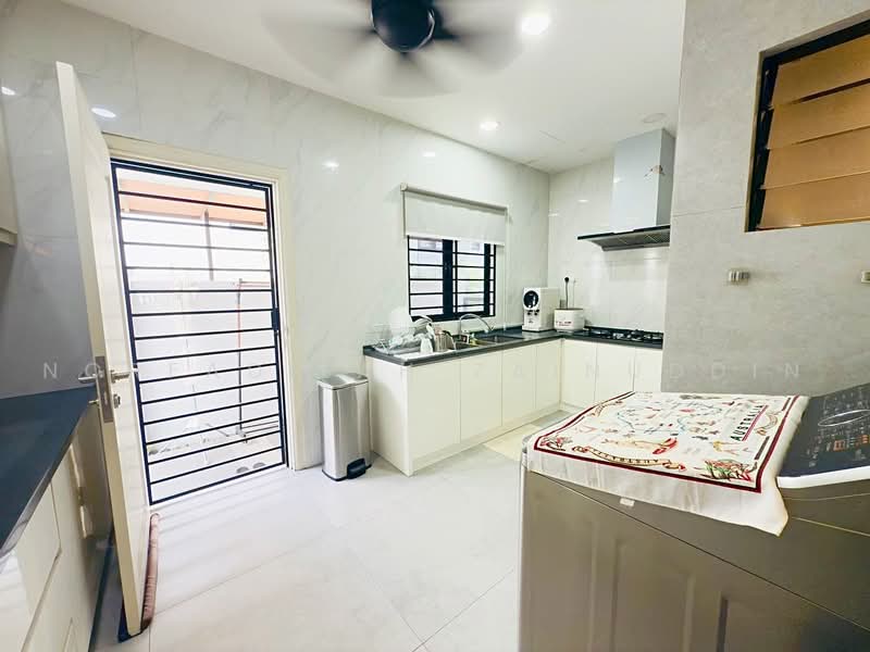 2-storey Terraced House for Sale in Taman Cahaya Alam (Shah Alam) - NORFADILAH ZAINUDDIN - Kitchen - PropertyGuru.com.my