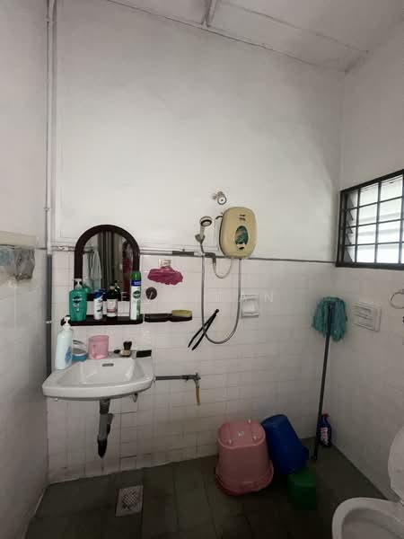 1-storey Terraced House for Rent in Taman Puteri Wangsa (Ulu Tiram) - Eva Tan - Bathroom - PropertyGuru.com.my