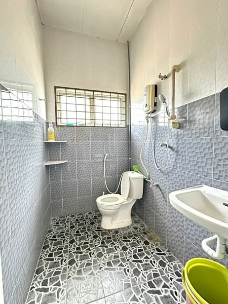 TAMAN MERDEKA untuk Untuk Dijual - RM 400,000, Mac 2026 - Bathroom - PropertyGuru.com.my