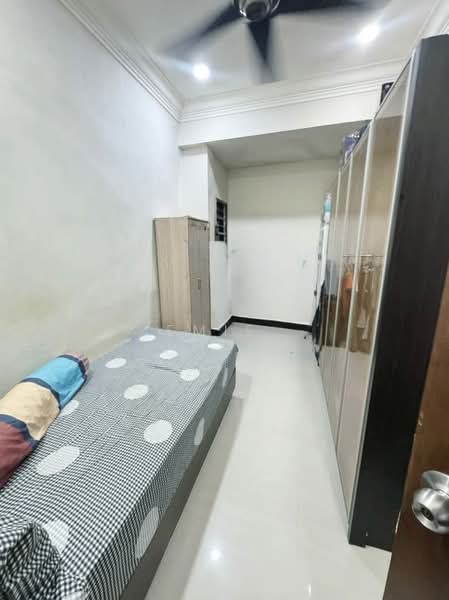 1-storey Terraced House for Sale in Taman Johor Jaya (Johor Bahru) - Jemie . - Bedroom - PropertyGuru.com.my