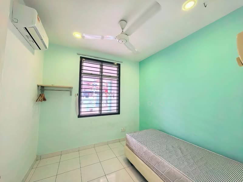 1.5-storey Terraced House for Rent in Setia Indah (Ulu Tiram) - Fion Choo - Bedroom - PropertyGuru.com.my