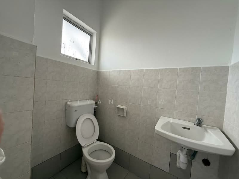 Pangsapuri untuk Dijual di Taman Desa Kempas - Ziyan Liew - Bathroom - PropertyGuru.com.my