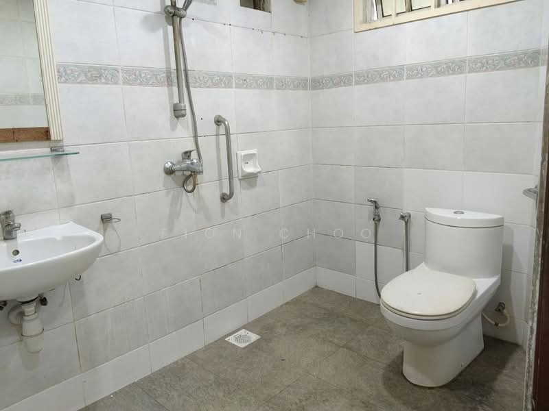 Semi-Detached House for Rent in Taman Pelangi (Johor Bahru) - Fion Choo - Bathroom - PropertyGuru.com.my