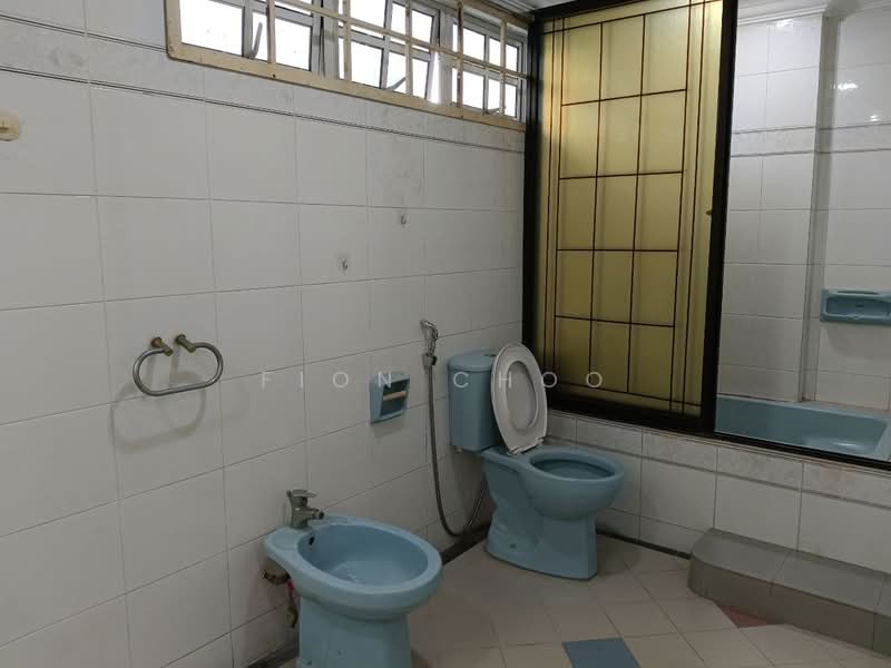 Semi-Detached House for Rent in Taman Pelangi (Johor Bahru) - Fion Choo - Bathroom - PropertyGuru.com.my