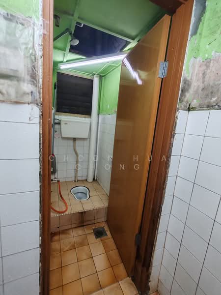 Kedai / Pejabat untuk Dijual di Bandar Baru Bangi (Selangor) - Choon Hua Chong - Bathroom - PropertyGuru.com.my