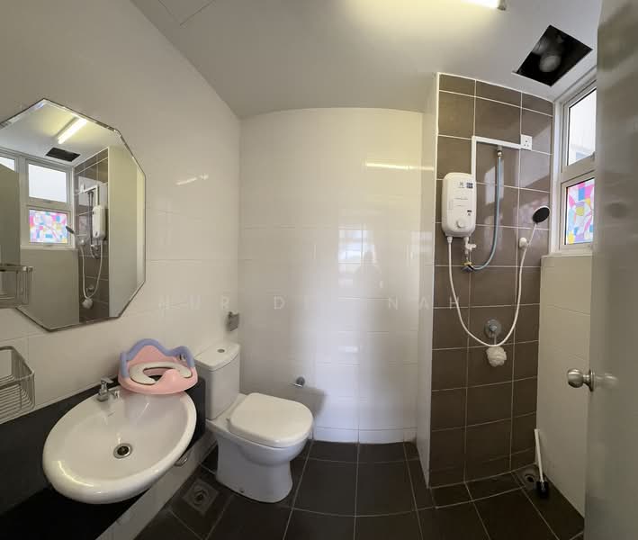Condominium for Rent at Dwiputra Residences - Nur Diyanah - Bathroom - PropertyGuru.com.my