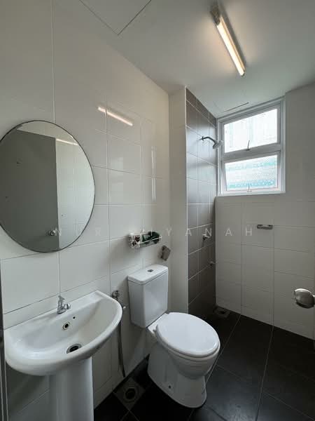 Condominium for Rent at Dwiputra Residences - Nur Diyanah - Bathroom - PropertyGuru.com.my