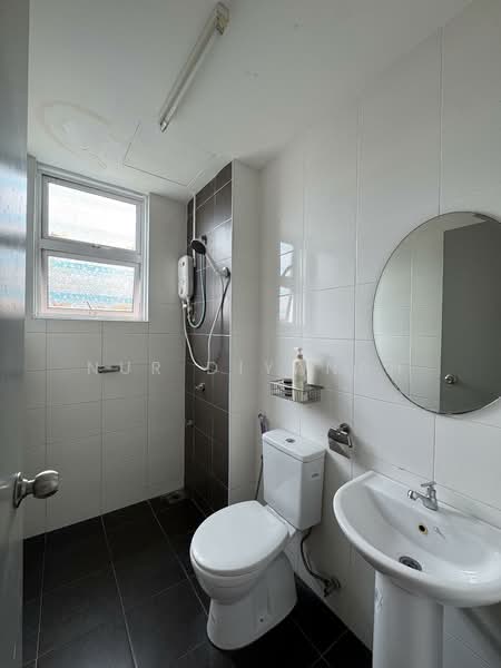 Condominium for Rent at Dwiputra Residences - Nur Diyanah - Bathroom - PropertyGuru.com.my