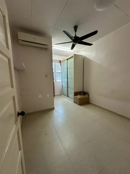 2-storey Terraced House for Sale in Sungai Ara (Penang) - Ay Huey - Bedroom - PropertyGuru.com.my
