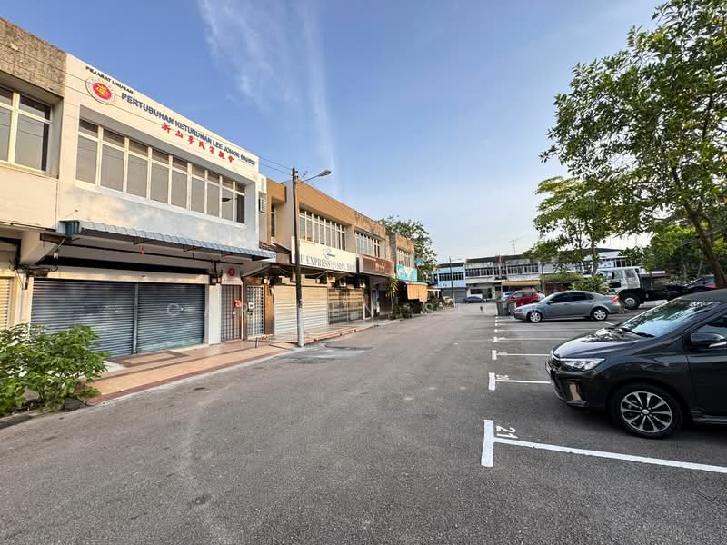 Shop / Office for Sale in Taman Daya (Johor Bahru) - Carrien Siow - Exterior - PropertyGuru.com.my