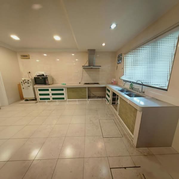 Taman Kepong untuk Untuk Dijual - RM 1,050,000, Mac 2026 - Kitchen - PropertyGuru.com.my