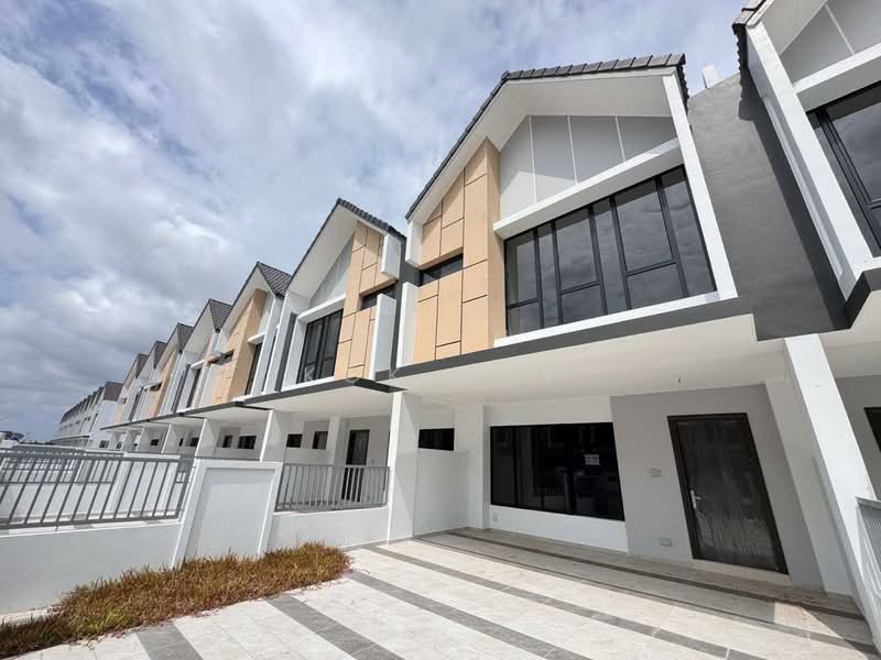 Desa Tebrau Desas Tebraus untuk Untuk Dijual - RM 1,030,000, Mac 2026 - Exterior - PropertyGuru.com.my