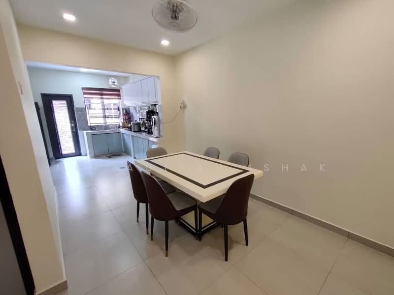 2-storey Terraced House for Sale in SS14 (Subang Jaya) - Nur Adibah Ishak - Dining Room - PropertyGuru.com.my