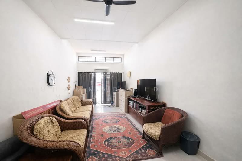 1-storey Terraced House for Sale in Klang (Selangor) - Muhammad Ridhwan Mohd Huzairi - Living Room - PropertyGuru.com.my