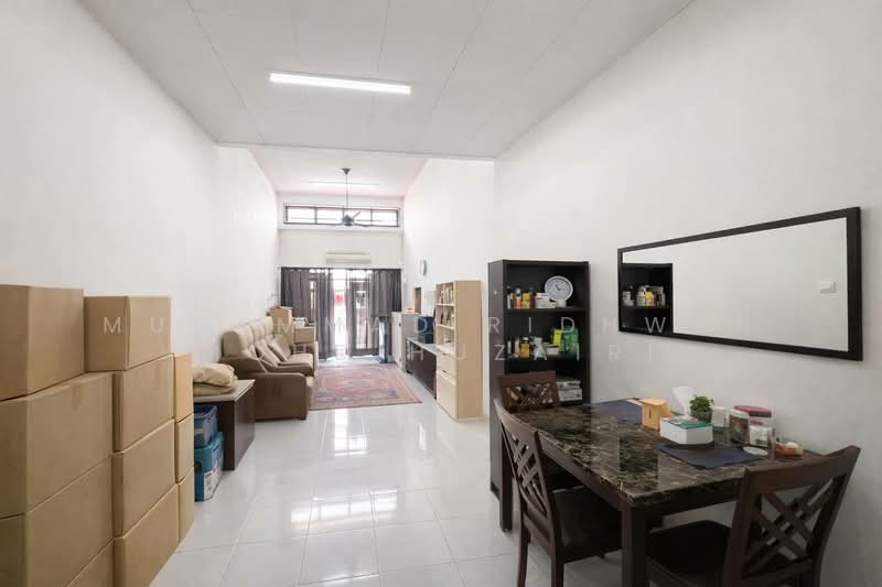 1-storey Terraced House for Sale in Klang (Selangor) - Muhammad Ridhwan Mohd Huzairi - Living Room - PropertyGuru.com.my