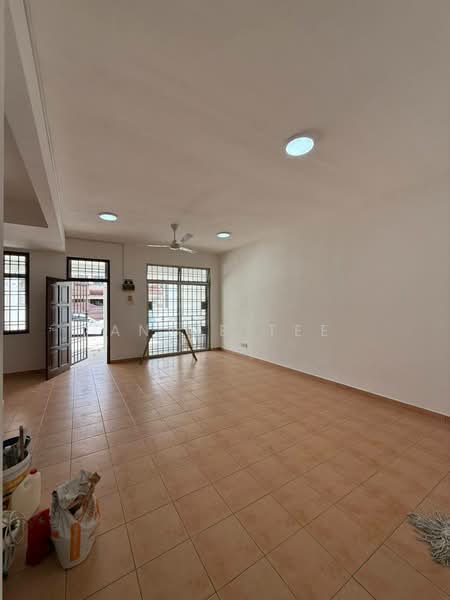 2-storey Terraced House for Rent in Taman Setia Indah (Tebrau) - Annie Tee - Living Room - PropertyGuru.com.my