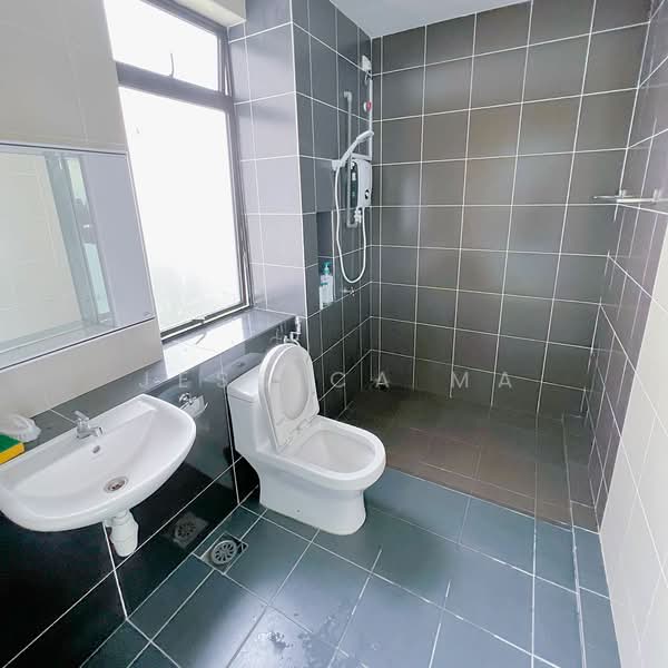 Apartment for Rent at Austin Regency (Pangsapuri Austin Perdana) - Jessica Ma - Bathroom - PropertyGuru.com.my