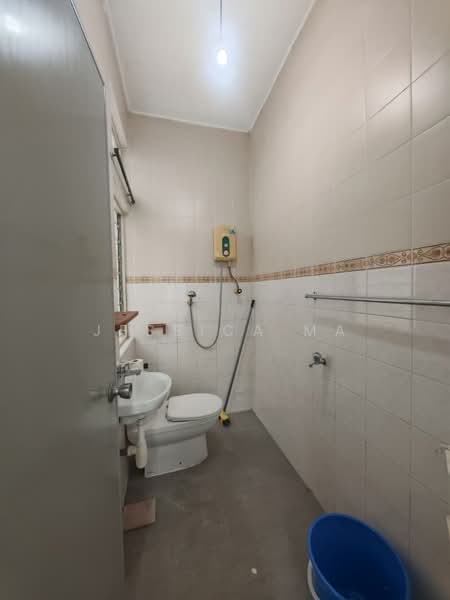 Taman Pelangi untuk Untuk Disewa - RM 3,400 /bulan, Mac 2026 - Bathroom - PropertyGuru.com.my