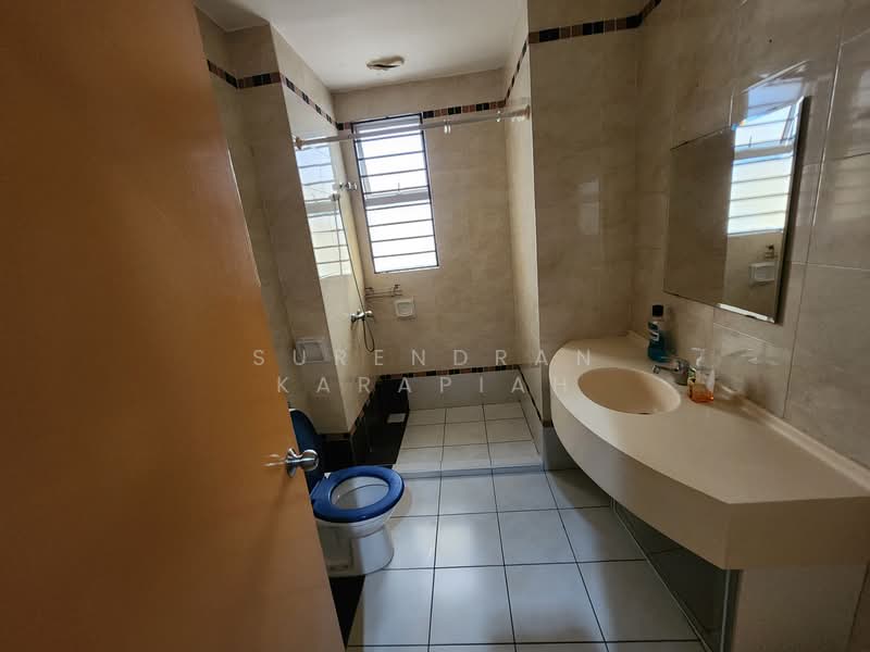 Semi-Detached House for Sale in Shah Alam (Selangor) - Surendran Karapiah - Bathroom - PropertyGuru.com.my