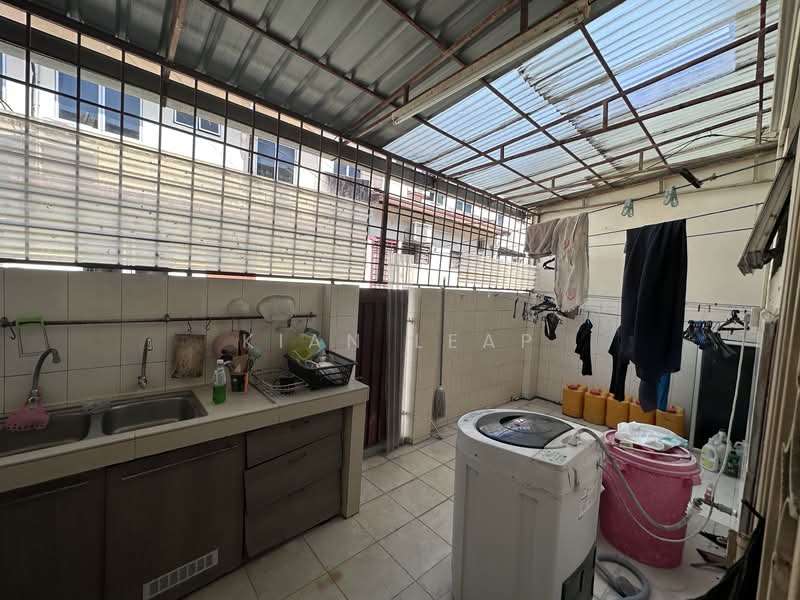 Taman Pinggiran Saujana untuk Untuk Dijual - RM 580,000, Mac 2026 - Kitchen - PropertyGuru.com.my