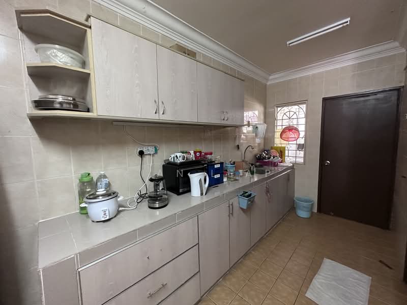 Taman Pinggiran Saujana untuk Untuk Dijual - RM 580,000, Mac 2026 - Kitchen - PropertyGuru.com.my