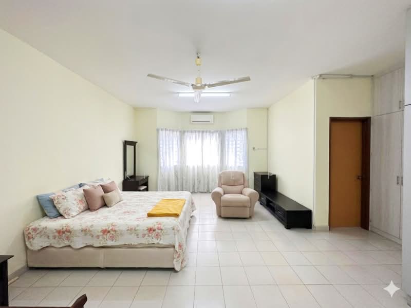 2-storey Terraced House for Sale in Taman Pinggiran Saujana (Kajang) - Kian Leap - Bedroom - PropertyGuru.com.my