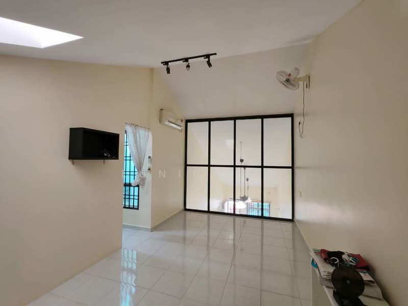1.5-storey Terraced House for Sale in Bandar Indahpura (Kulai) - Eunice Ng - Living Room - PropertyGuru.com.my