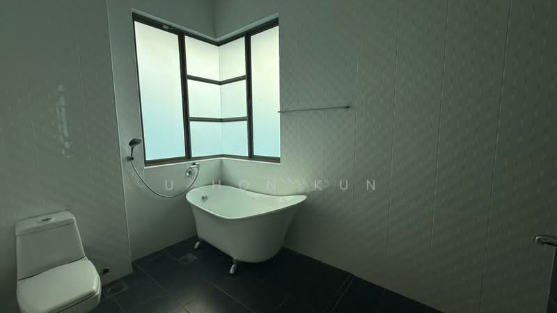 Semi-Detached House for Rent in Taman Austin Heights (Tebrau) - U Hon Kun - Bathroom - PropertyGuru.com.my