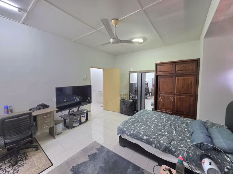 2-storey Terraced House for Sale in Taman Sinaran (Balakong) - Ajwad Azizan - Bedroom - PropertyGuru.com.my