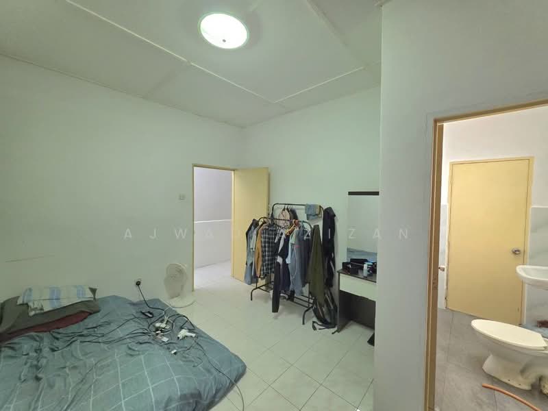 2-storey Terraced House for Sale in Taman Sinaran (Balakong) - Ajwad Azizan - Bedroom - PropertyGuru.com.my