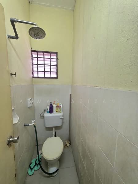 2-storey Terraced House for Sale in Taman Sinaran (Balakong) - Ajwad Azizan - Bathroom - PropertyGuru.com.my
