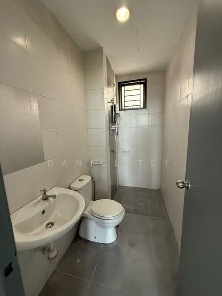 Jentayu Residensi @ Tampoi untuk Untuk Disewa - RM 1,700 /bulan, Mac 2026 - Bathroom - PropertyGuru.com.my