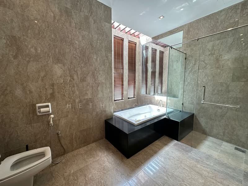 Semi-Detached House for Sale in Seputeh (Kuala Lumpur) - Hetha Chan - Bathroom - PropertyGuru.com.my