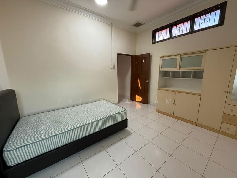 2-storey Terraced House for Rent in Taman Sutera Utama (Skudai) - Freedom Lam - Bedroom - PropertyGuru.com.my