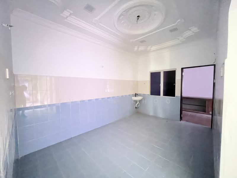 Semi-Detached House for Sale in Rawang (Selangor) - Evelyn Khoo - Kitchen & Dining - PropertyGuru.com.my