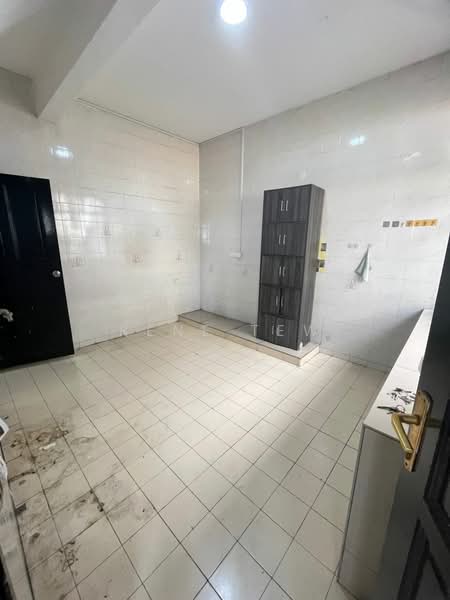 Taman Johor Jaya untuk Untuk Disewa - RM 1,900 /bulan, Mac 2026 - Kitchen - PropertyGuru.com.my