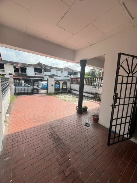 Taman Johor Jaya untuk Untuk Disewa - RM 1,900 /bulan, Mac 2026 - Exterior - PropertyGuru.com.my