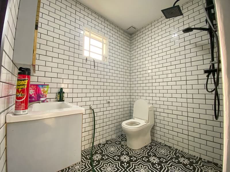 1-storey Terraced House for Sale in Taman Puchong Indah (Puchong) - Adi Zulkarnaen - Bathroom - PropertyGuru.com.my