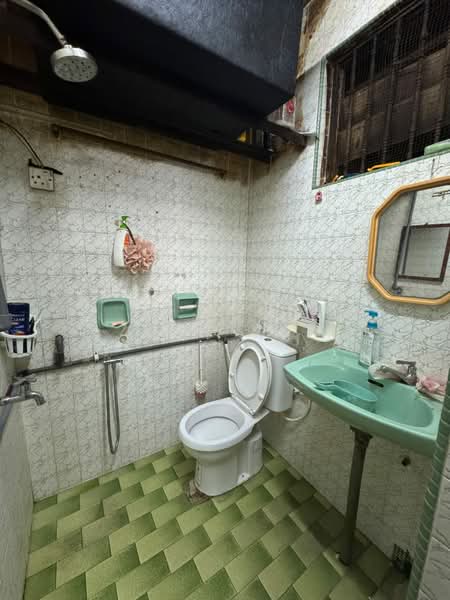 Flat for Sale at Flat Taman Ungku Tun Aminah - Zoey Kok - Bathroom - PropertyGuru.com.my