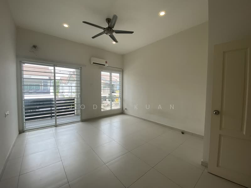 2-storey Terraced House for Sale in Bandar Seri Botani (Simpang Pulai) - Jodie Kuan - Master Bedroom - PropertyGuru.com.my