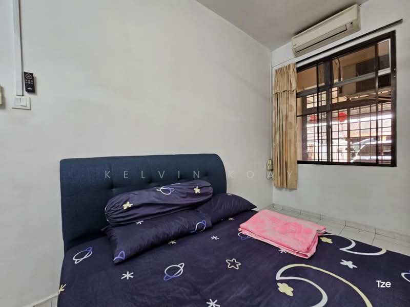 1-storey Terraced House for Sale in Taman Puteri Wangsa (Ulu Tiram) - Kelvin Koay - Bedroom - PropertyGuru.com.my