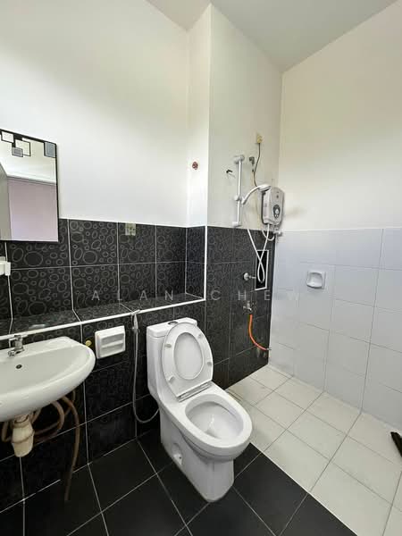 2-storey Terraced House for Sale in Taman Bukit Indah (Batu Pahat) - Alan Chew - Bathroom - PropertyGuru.com.my