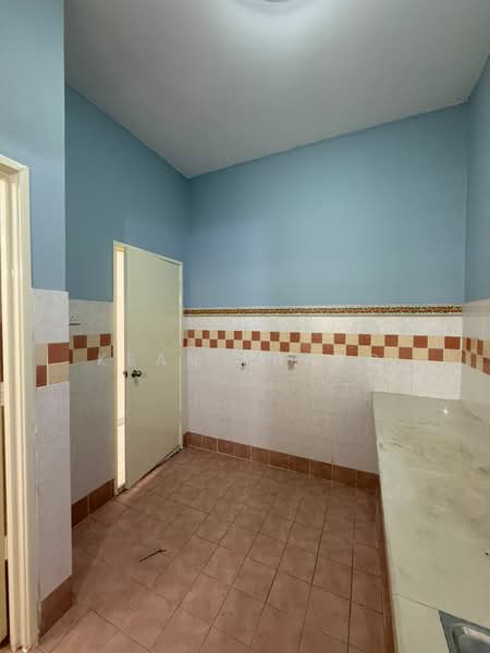 U16, Taman Bukit Subang untuk Untuk Dijual - RM 680,000, Mac 2026 - Kitchen - PropertyGuru.com.my