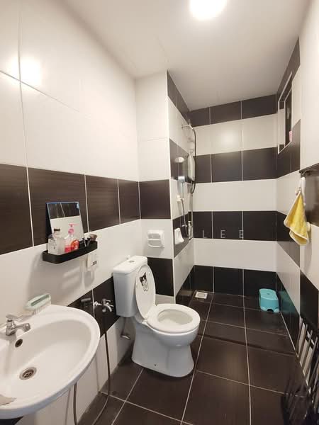 Service Residence for Rent at Sky Oasis Residence (Pangsapuri Oasis 1) - Daphne Lee - Bathroom - PropertyGuru.com.my
