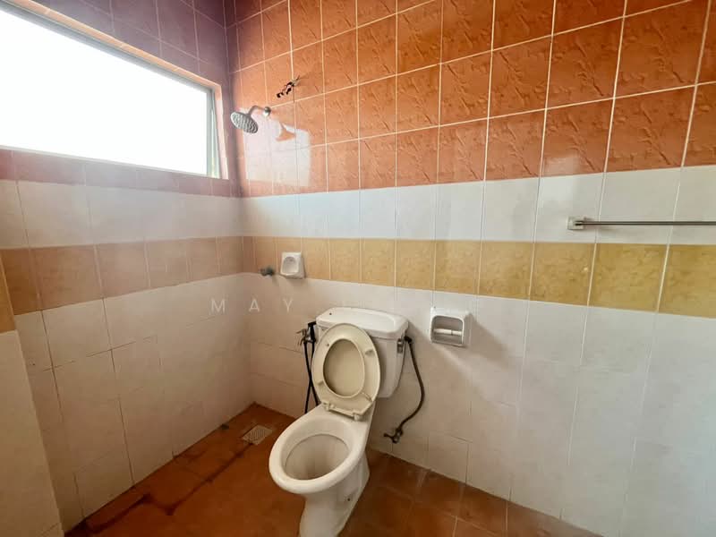 Semi-Detached House for Sale in Rawang (Selangor) - May Liong - Bathroom - PropertyGuru.com.my