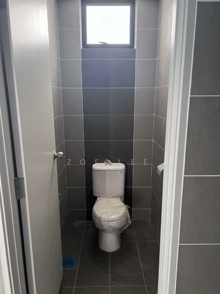 Terrace Factory for Rent in Taman Legenda Putra (Kulai) - Zoe Lee - Bathroom - PropertyGuru.com.my