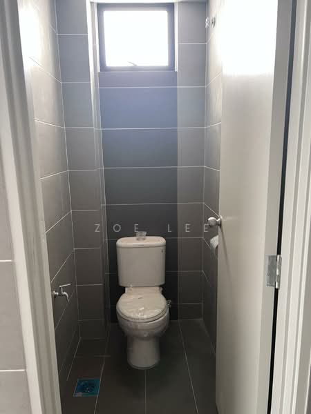 Terrace Factory for Rent in Taman Legenda Putra (Kulai) - Zoe Lee - Bathroom - PropertyGuru.com.my
