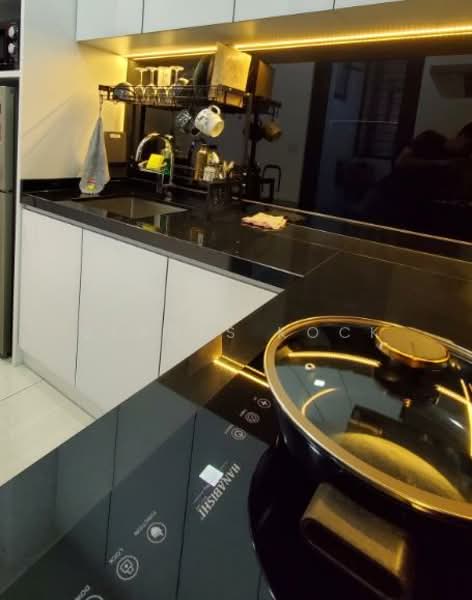 Condominium for Rent at Queens Residences Q1 @ Queens Waterfront - Gladys Kock - Kitchen - PropertyGuru.com.my